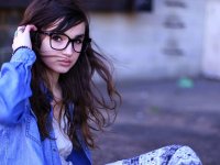 ravepad.com: девушка в модных очках