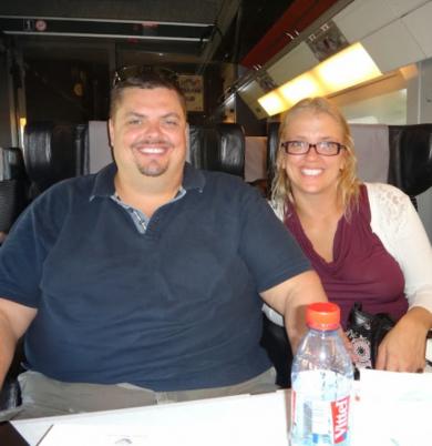 мужчина и женщина в поезде