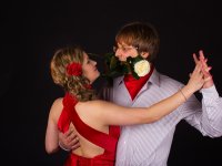depositphotos/  ellemarien: пара танцует танго