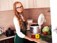 ru.depositphotos.com/ bratova: мультиварка на кухне