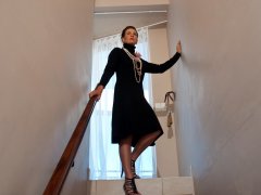 ru.depositphotos.com/Heinschlebusch: стильная зрелая женщина в черном платье