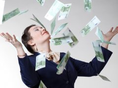 ru.depositphotos.com/logoff : женщина подбрасывает в воздух  деньги