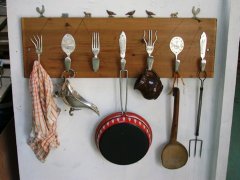 stevehandley.co.uk: кухонная утварь висит на необычных крючках