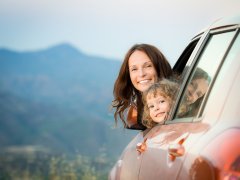 depositphotos/Yaruta: семья путешествует в автомобиле
