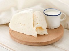 photos.boldsky.com: домашний творог и кружка молока